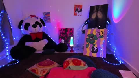 Bella online show from January 14, 2025, 10:12 pm