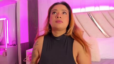 bellalumi online show from September 18, 2025, 11:45 am