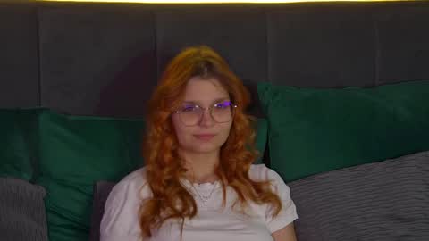 Snapshot of bellamarebelle chatting on September 25, 2025, 4:38 am BellaMarebelle online show from September 25, 2025, 4:38 am