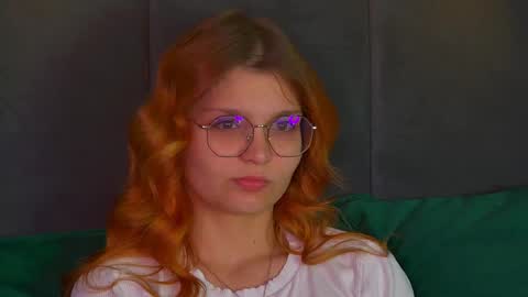 Snapshot of bellamarebelle chatting on October 5, 2025, 4:22 am BellaMarebelle online show from October 5, 2025, 4:22 am