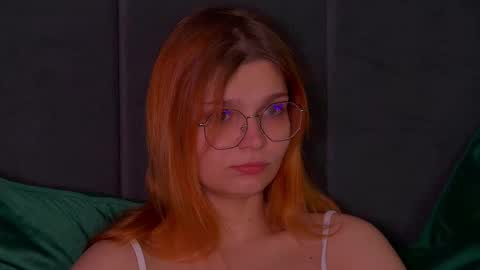 Snapshot of bellamarebelle chatting on October 12, 2025, 4:55 am BellaMarebelle online show from October 12, 2025, 4:55 am