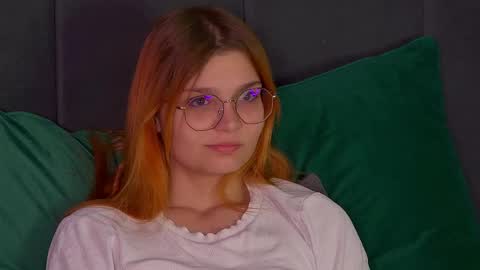 Snapshot of bellamarebelle chatting on October 18, 2025, 4:26 am BellaMarebelle online show from October 18, 2025, 4:26 am