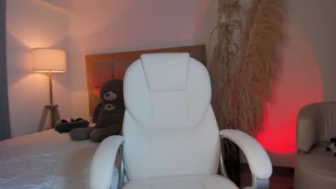 Snapshot of bellamia_ chatting on January 4, 2025, 9:43 am Bella Mia online show from January 4, 2025, 9:43 am