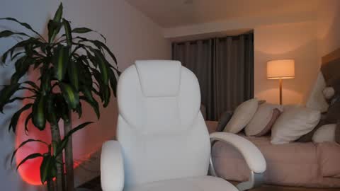 Snapshot of bellamia_ chatting on January 25, 2025, 4:56 am Bella Mia online show from January 25, 2025, 4:56 am