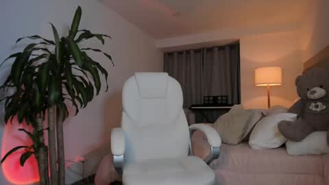 Snapshot of bellamia_ chatting on February 15, 2025, 4:14 am Bella Mia online show from February 15, 2025, 4:14 am