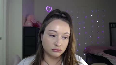Snapshot of bellamonroee chatting on January 17, 2025, 4:49 am Bella Monroe online show from January 17, 2025, 4:49 am