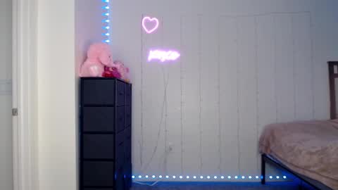 Snapshot of bellamonroee chatting on February 2, 2025, 5:53 am Bella Monroe online show from February 2, 2025, 5:53 am