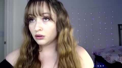 Snapshot of bellamonroee chatting on February 4, 2025, 4:26 am Bella Monroe online show from February 4, 2025, 4:26 am