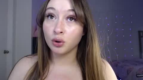 Snapshot of bellamonroee chatting on February 11, 2025, 8:05 am Bella Monroe online show from February 11, 2025, 8:05 am