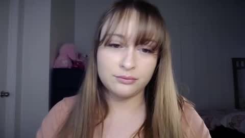 Snapshot of bellamonroee chatting on February 21, 2025, 4:40 am Bella Monroe online show from February 21, 2025, 4:40 am