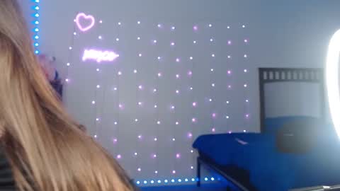 Snapshot of bellamonroee chatting on February 23, 2025, 7:44 am Bella Monroe online show from February 23, 2025, 7:44 am
