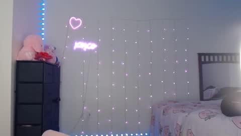 Snapshot of bellamonroee chatting on February 26, 2025, 8:15 am Bella Monroe online show from February 26, 2025, 8:15 am