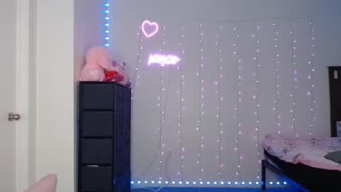 Snapshot of bellamonroee chatting on March 10, 2025, 3:56 am Bella Monroe online show from March 10, 2025, 3:56 am