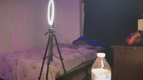Snapshot of bellamonroee chatting on September 15, 2025, 3:28 am Bella Monroe online show from September 15, 2025, 3:28 am