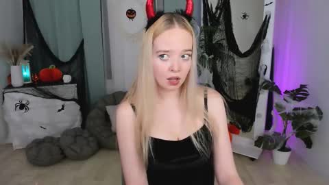 Bella online show from October 29, 2025, 10:11 pm