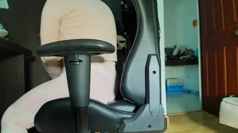 Snapshot of bellangel_ chatting on October 21, 2025, 10:43 pm Camille  online show from October 21, 2025, 10:43 pm