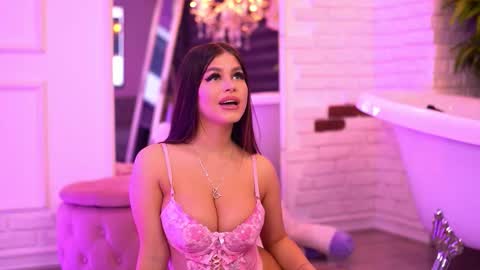 Bella online show from September 12, 2025, 5:46 pm