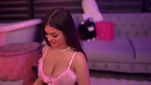 Bella online show from November 23, 2025, 6:41 pm