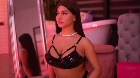 Bella online show from November 28, 2025, 6:32 pm