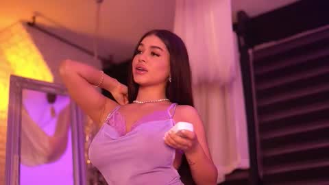 Bella online show from December 21, 2025, 6:26 pm