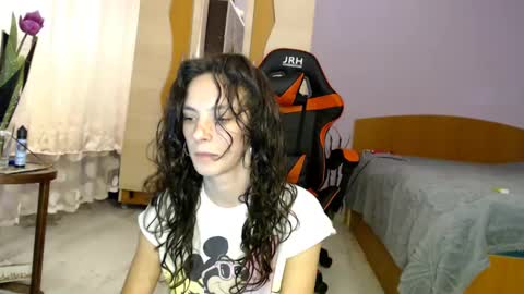 bellaqueen0701 online show from March 9, 2025, 10:19 pm