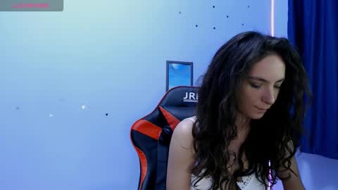 bellaqueen0701 online show from September 19, 2025, 3:56 pm