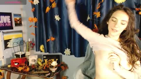 bellaqueen0701 online show from October 3, 2025, 12:40 am