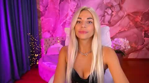 Bella online show from September 19, 2025, 8:31 pm