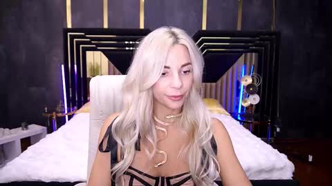 Bella online show from November 3, 2025, 10:21 pm