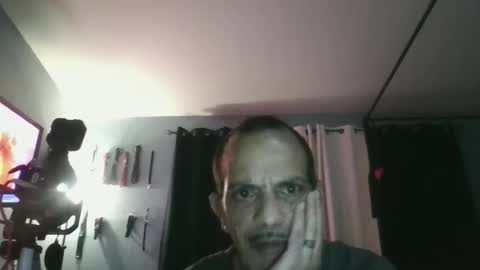 Bellaskeykeeper online show from February 9, 2026, 3:32 am