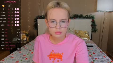 Bella online show from December 18, 2024, 1:05 am
