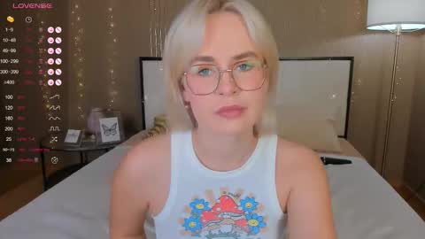 Bella online show from September 19, 2025, 12:45 am