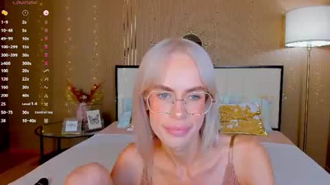 Bella online show from June 22, 2026, 3:25 am