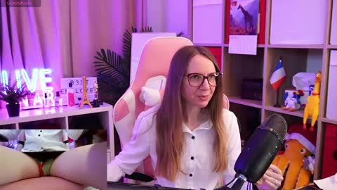 Snapshot of belle_alice chatting on April 8, 2026, 6:46 am Alice online show from April 8, 2026, 6:46 am