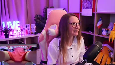 Snapshot of belle_alice chatting on May 5, 2026, 6:32 am Alice online show from May 5, 2026, 6:32 am