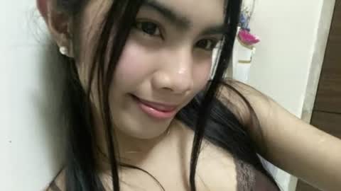 Snapshot of belle_davies chatting on June 16, 2026, 9:50 pm belle_davies online show from June 16, 2026, 9:50 pm