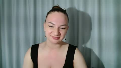 Snapshot of belle_fiesta chatting on April 15, 2026, 12:17 am belle_fiesta online show from April 15, 2026, 12:17 am