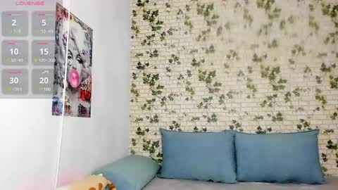 LucyJelly online show from January 8, 2025, 4:33 pm