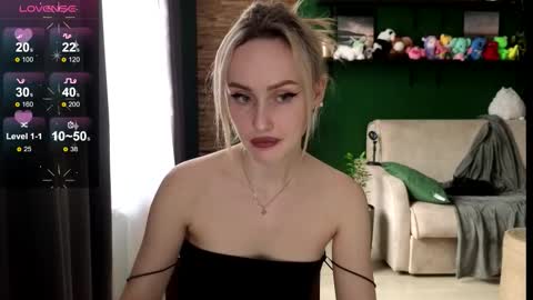 Snapshot of belle_vill chatting on October 7, 2025, 8:55 am Belle online show from October 7, 2025, 8:55 am