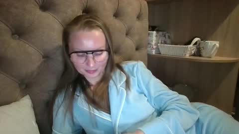 Snapshot of belleamiee chatting on October 16, 2025, 5:14 pm Amelia online show from October 16, 2025, 5:14 pm