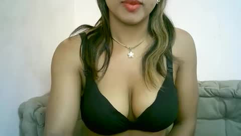 Snapshot of bellibellah chatting on May 17, 2026, 11:28 am BelliBellah online show from May 17, 2026, 11:28 am