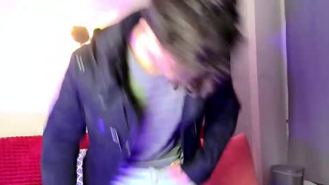 Snapshot of bellmontneon chatting on September 30, 2025, 11:15 am Neon online show from September 30, 2025, 11:15 am