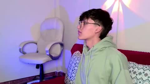 Snapshot of bellmontneon chatting on October 14, 2025, 11:22 am Neon online show from October 14, 2025, 11:22 am