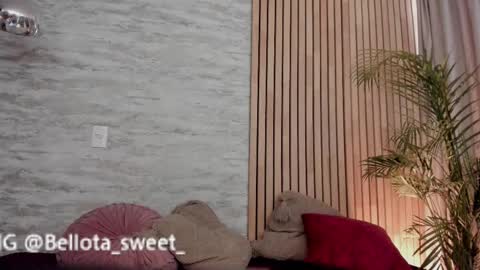 Snapshot of bellota_sweet chatting on March 2, 2025, 8:29 pm Bella online show from March 2, 2025, 8:29 pm