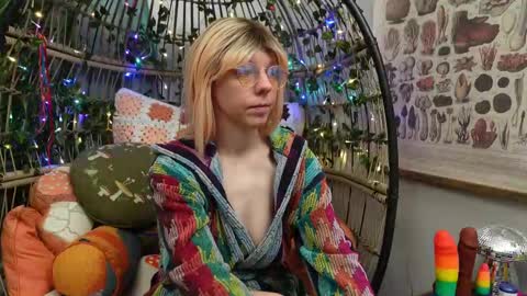 Snapshot of bendingofwillow chatting on September 18, 2025, 11:12 am Willow online show from September 18, 2025, 11:12 am
