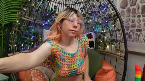 Snapshot of bendingofwillow chatting on October 6, 2025, 12:02 pm Willow online show from October 6, 2025, 12:02 pm