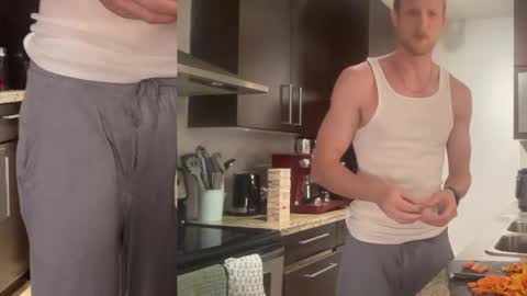 Snapshot of bendoverxo chatting on November 6, 2025, 10:32 pm bendoverxo online show from November 6, 2025, 10:32 pm