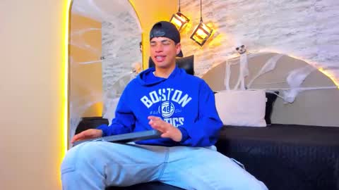 Snapshot of benjamin_more chatting on October 23, 2025, 10:14 am BENJAMIN online show from October 23, 2025, 10:14 am