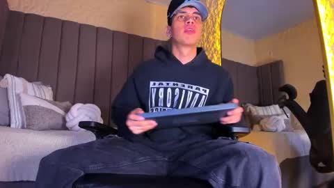 BENJAMIN online show from December 19, 2025, 3:02 am