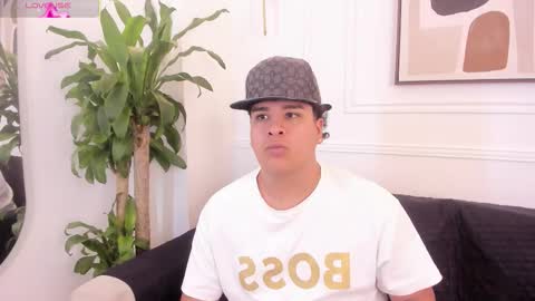 bennett_alejoo online show from September 21, 2025, 4:52 pm